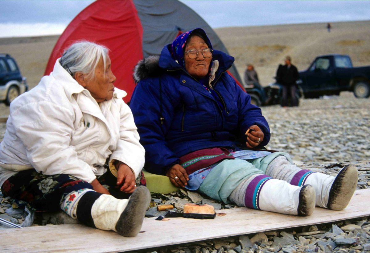 foto di due inuit di Angsar Walk su Wikipedia