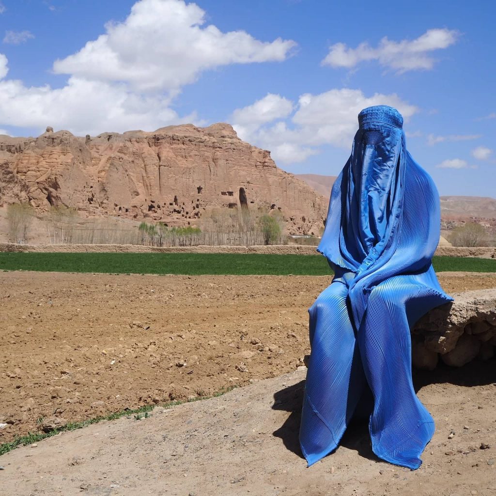 donna con burqa in Afghanistan turismo estremo