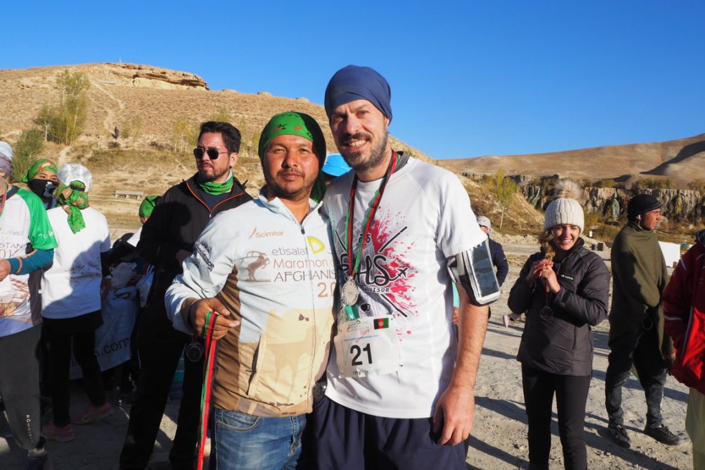 premiato per aver concluso la maratona in afghanistan